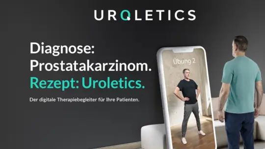 Ein Mann steht vor einem riesigen Mobiltelefon und benutzt die Prostata-App von Uroletics,   durch die ein Instruktor Übungen für den Beckenboden zeigt